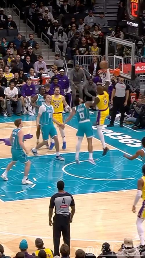 东契奇妙传助攻 海斯空接炸筐