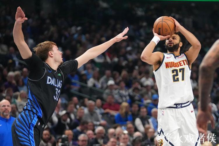 穆雷33+5力压群雄 弗拉格6分伤退 掘金三连胜克独行侠 穆雷33+5力压群雄 弗拉格6分伤退 掘金三连胜克独行侠